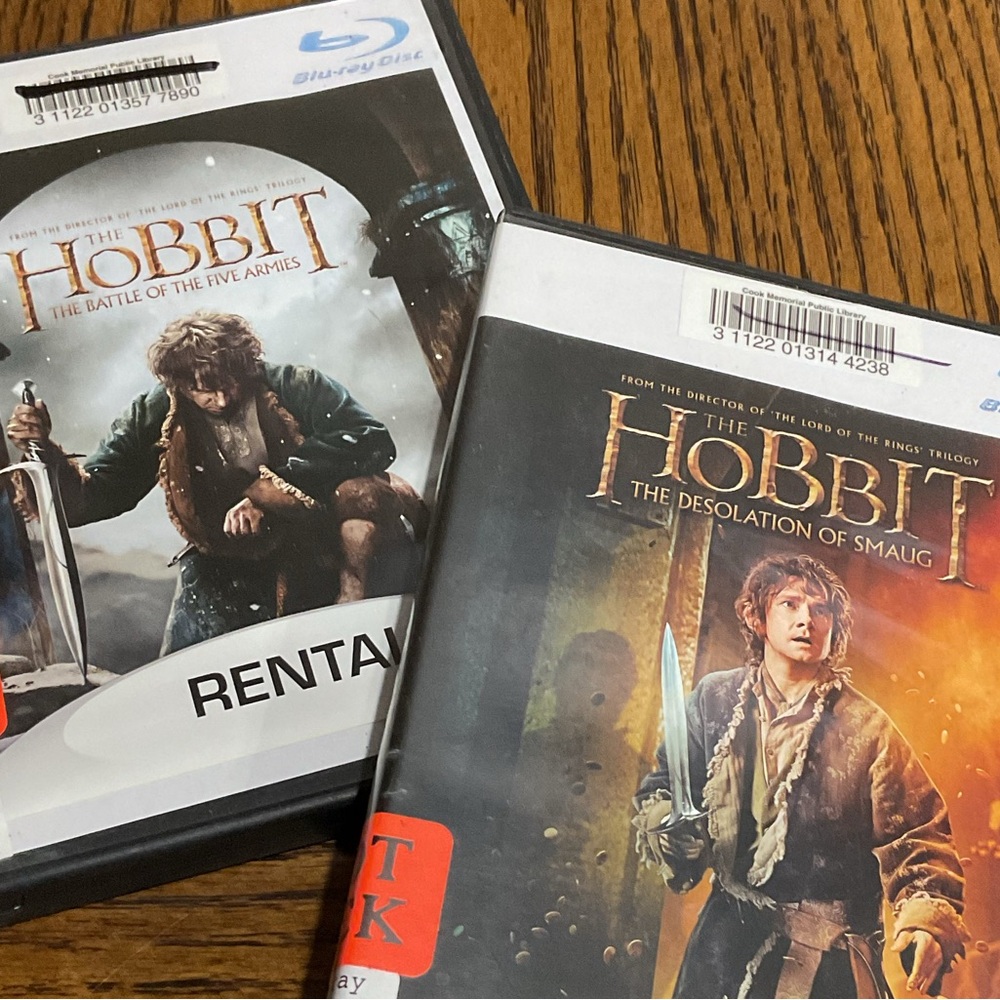 2 Blu-ray Discs: HOBBIT Desolation of the Smaug & Battle of the 5 Armies